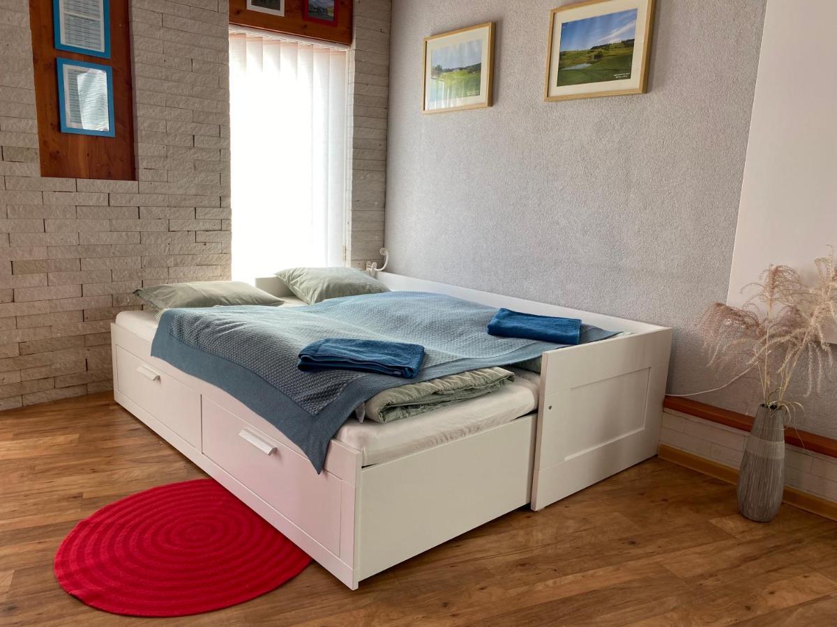 U Vrabcaka Apartment Zlonin Luaran gambar